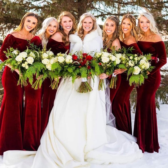Beautiful Red off-the shoulder velvet dress - Picture 2 of 7